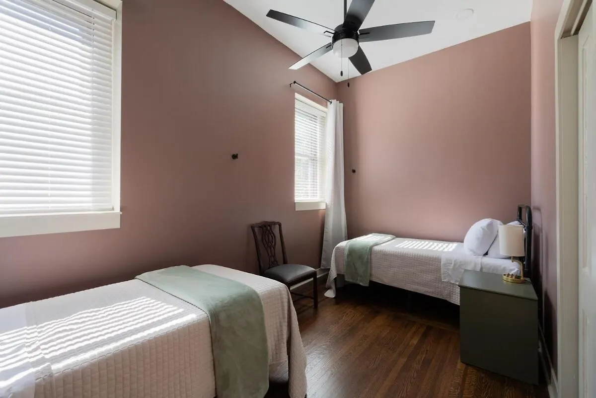 Blushing Pink Manor! Off Frankfort Ave! 8 Br! Louisville ABD