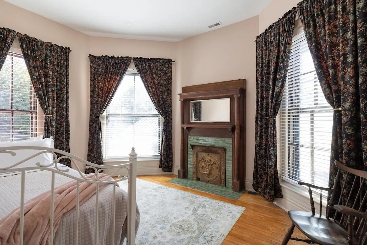 Tatil Evi Blushing Pink Manor! Off Frankfort Ave! 8 Br! Louisville
