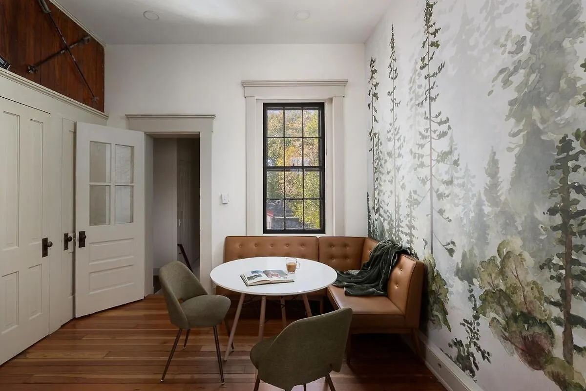 Blushing Pink Manor! Off Frankfort Ave! 8 Br! ルイスビル 別荘