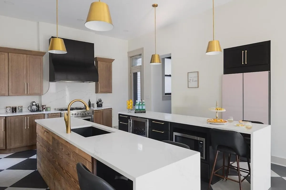 Blushing Pink Manor! Off Frankfort Ave! 8 Br! ルイスビル 0*,  米国