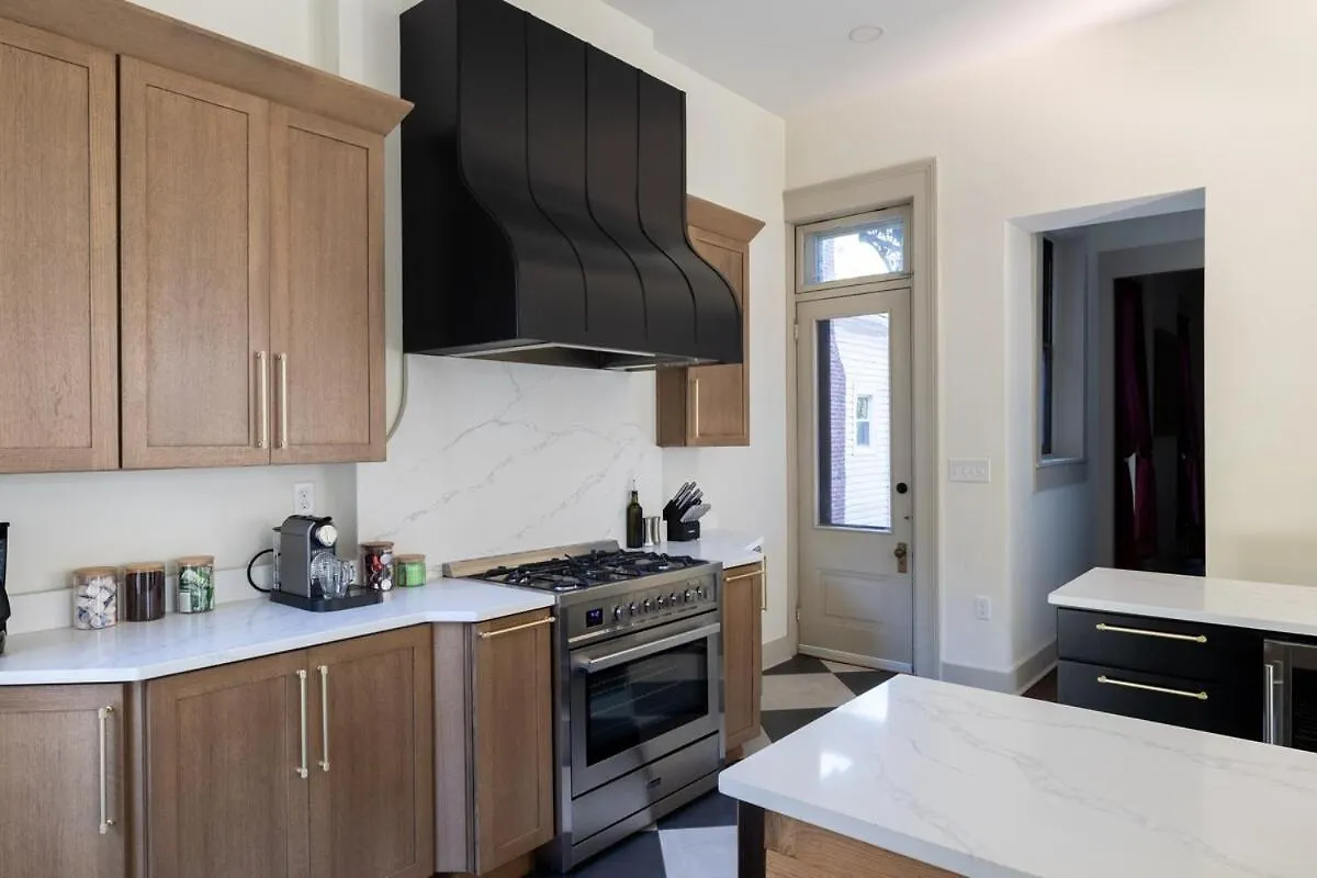 Blushing Pink Manor! Off Frankfort Ave! 8 Br! ルイスビル