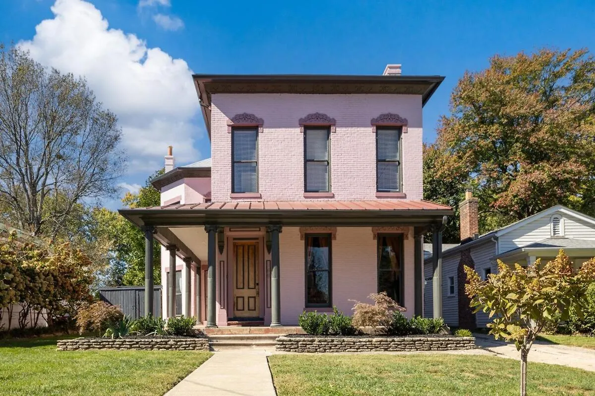 Blushing Pink Manor! Off Frankfort Ave! 8 Br! ルイスビル 別荘