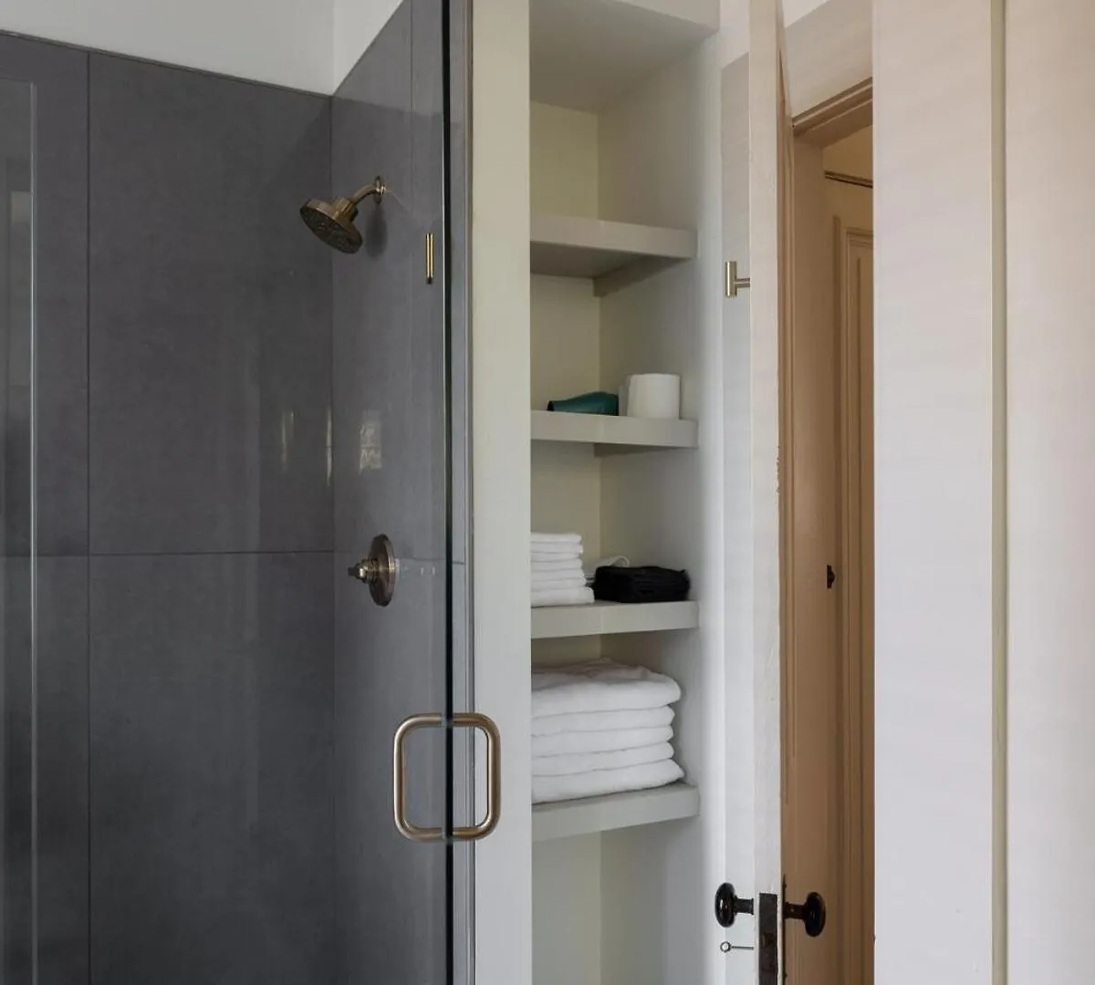 Blushing Pink Manor! Off Frankfort Ave! 8 Br! ルイスビル